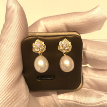 Load image into Gallery viewer, Sterling Silver Golden Rose Finest Freshwater Pearl Earrings
