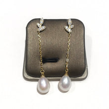 Load image into Gallery viewer, Leaves Tear Drop Pearl Earrings
